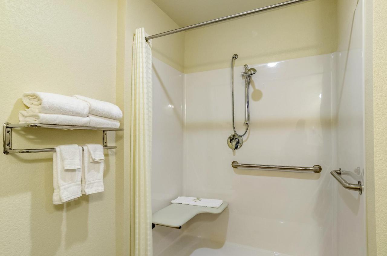 Cobblestone Hotel & Suites - Victor Buitenkant foto